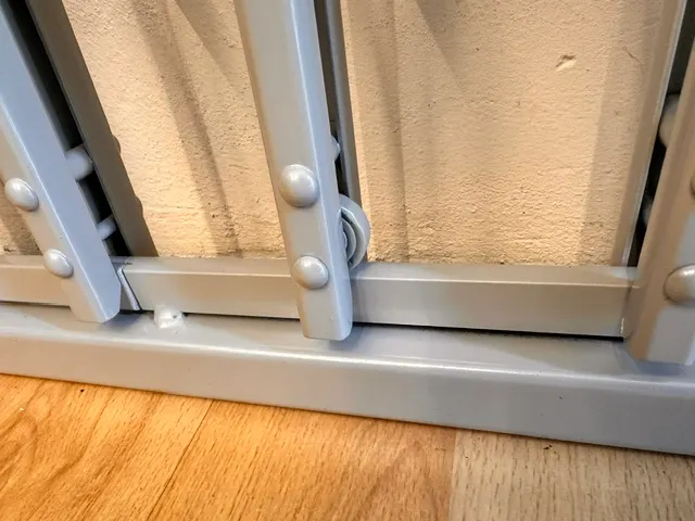 Nůžková dvoukřídlá — detail rukojeti