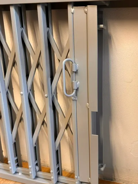 Nůžková jednokřídlá — detail vedení
